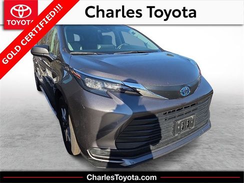 Certified 2024 Toyota Sienna LE image 1