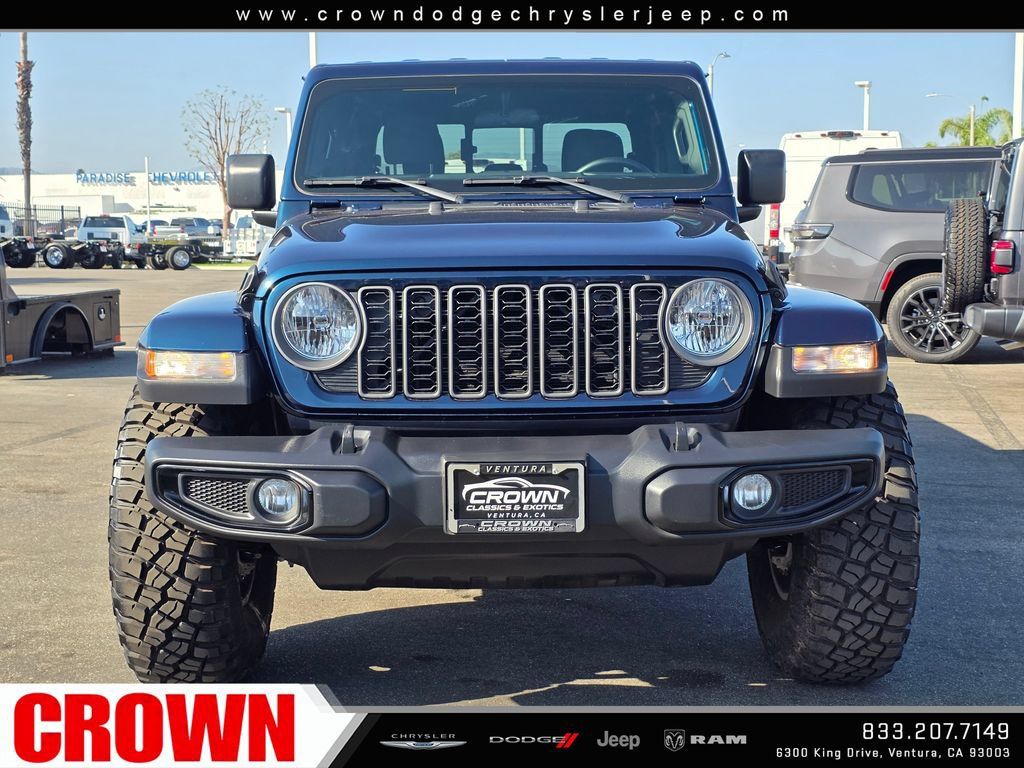 Used 2025 Jeep Gladiator Mojave AWD/4WD image 2
