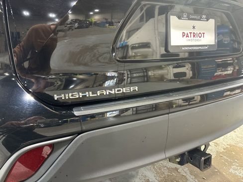 Used 2023 Toyota Highlander L image 8