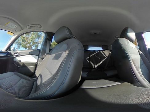 Used 2025 Chevrolet Trax LT w/ LT Convenience Package FWD image 43