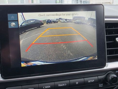 Used 2025 Hyundai Venue SEL FWD image 17