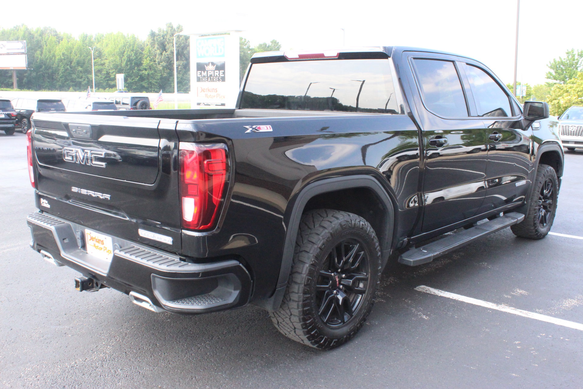 Used 2022 GMC Sierra 1500 Elevation w/ LPO, Elevation Black Package AWD/4WD image 6