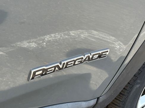 Used 2020 Jeep Renegade Latitude image 12