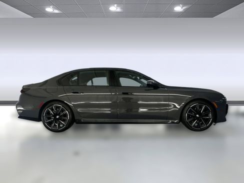 New 2026 BMW 740i w/ Executive Package image 7