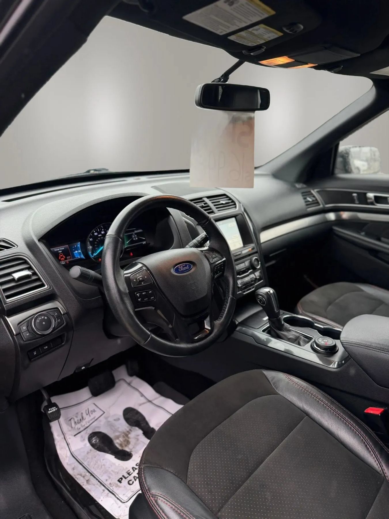 Used 2018 Ford Explorer XLT w/ Equipment Group 202A AWD/4WD image 18