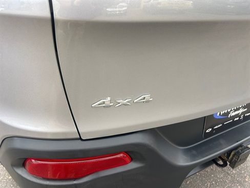 Used 2015 Jeep Cherokee Latitude w/ Cold Weather Group image 19