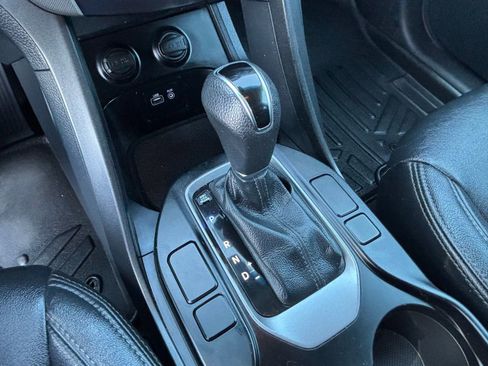 Used 2017 Hyundai Santa Fe SE image 18