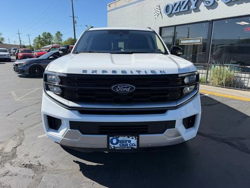 Used 2025 Ford Expedition Max Platinum AWD/4WD image 2