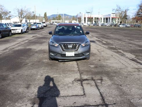 Used 2019 Nissan Kicks SR image 2