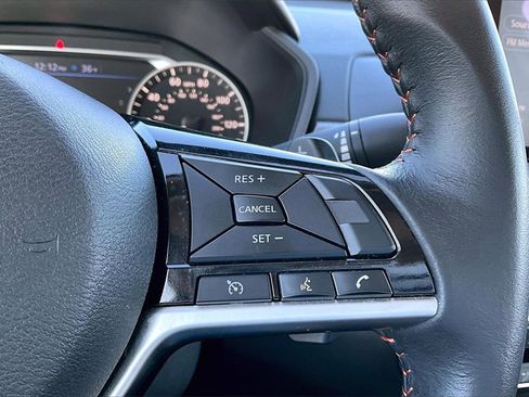 Used 2025 Nissan Altima 2.5 SR image 16