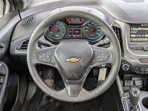 Used 2018 Chevrolet Cruze LT w/ RS Package image 13