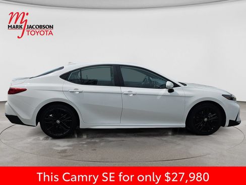 Used 2025 Toyota Camry SE FWD image 7