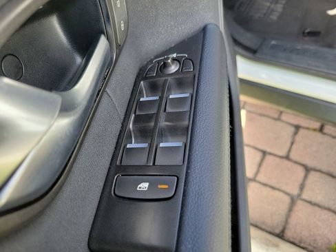 Used 2018 Land Rover Range Rover Evoque SE image 17