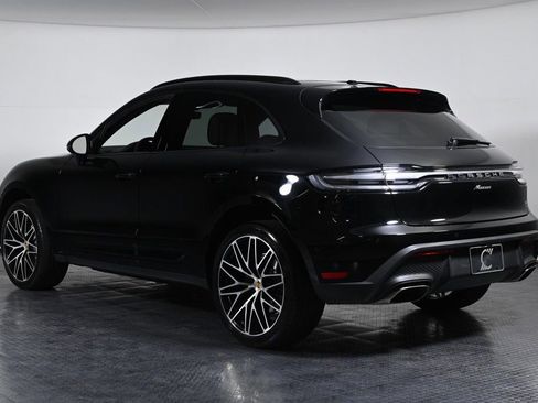 Certified 2024 Porsche Macan image 3