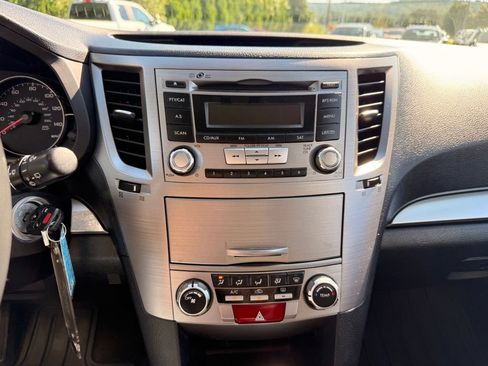 Used 2013 Subaru Outback 2.5i Premium w/ All-Weather Pkg AWD/4WD image 21