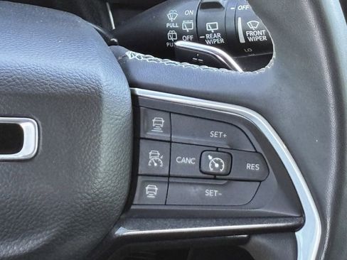 Used 2023 Jeep Grand Cherokee L Laredo image 12