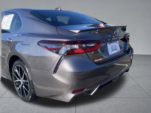 Used 2024 Toyota Camry SE image 11