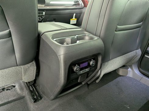 New 2026 Chevrolet Traverse Z71 w/ Enhanced Driving Package AWD/4WD image 36