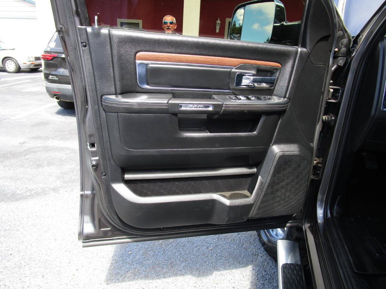 Used 2015 RAM 2500 Laramie w/ Convenience Group AWD/4WD image 19