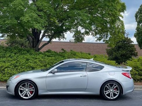 Used 2012 Hyundai Genesis 3.8 RWD image 4