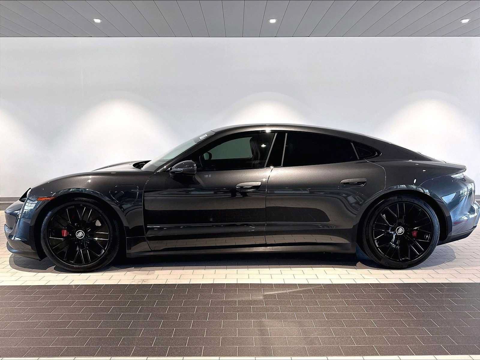 Used 2021 Porsche Taycan 4S AWD/4WD image 2