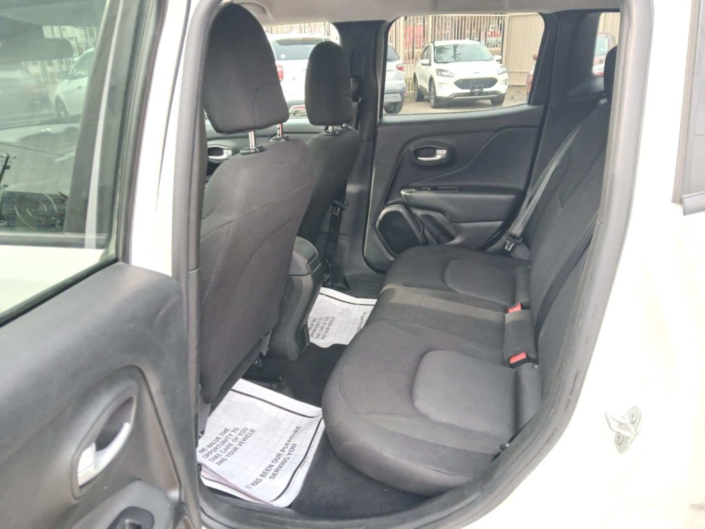 Used 2023 Jeep Renegade Latitude AWD/4WD image 11