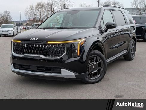 Used 2025 Kia Carnival EX image 1