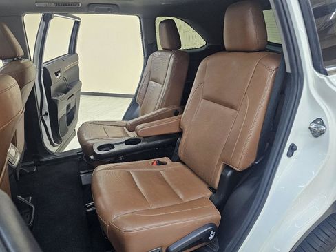 Used 2019 Toyota Highlander Limited Platinum FWD image 26