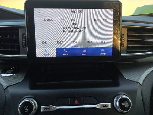Used 2020 Ford Explorer XLT w/ Equipment Group 202A RWD image 25
