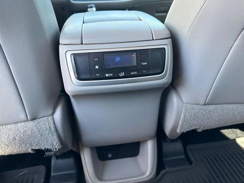 Used 2015 Toyota Highlander XLE FWD image 42