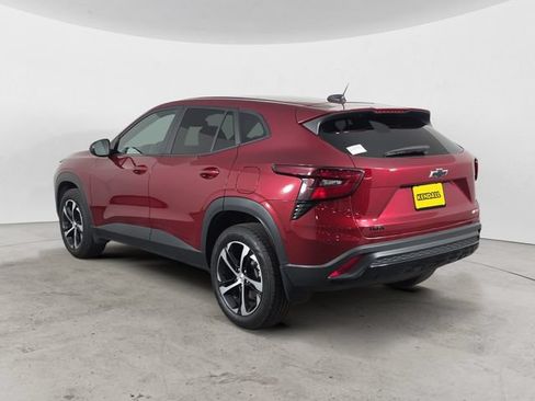 Used 2025 Chevrolet Trax RS FWD image 3