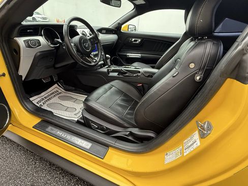Used 2017 Ford Mustang Premium image 9