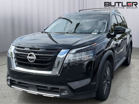 Used 2024 Nissan Pathfinder SL w/ SL Premium Package FWD image 3