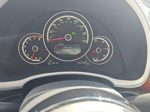 Used 2013 Volkswagen Beetle 2.5 Fender FWD image 3