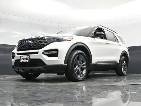 Used 2024 Ford Explorer XLT w/ XLT Sport Appearance Package AWD/4WD image 60