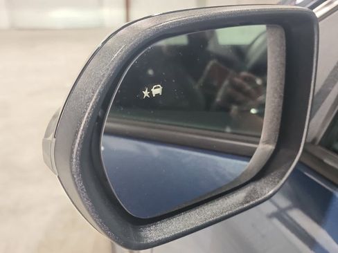 Used 2025 Chevrolet Traverse LT image 10