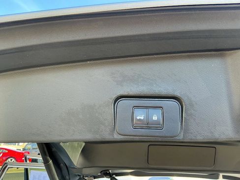 Used 2021 Nissan Rogue SV w/ Premium Package image 27