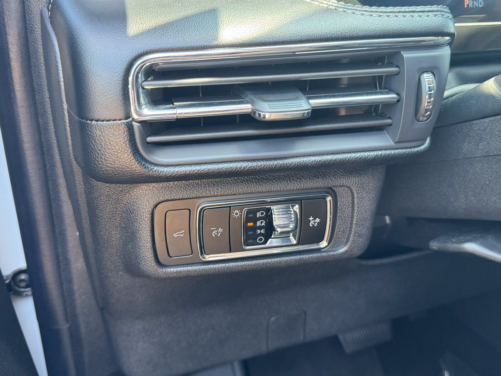 Used 2025 Lincoln Corsair FWD image 34