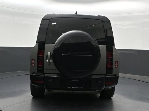 Used 2024 Land Rover Defender 130 X-Dynamic SE AWD/4WD image 4