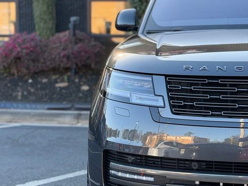 Used 2023 Land Rover Range Rover Autobiography image 4