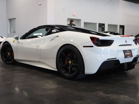 Used 2016 Ferrari 488 GTB RWD image 4