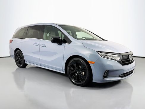 Certified 2023 Honda Odyssey Sport image 3