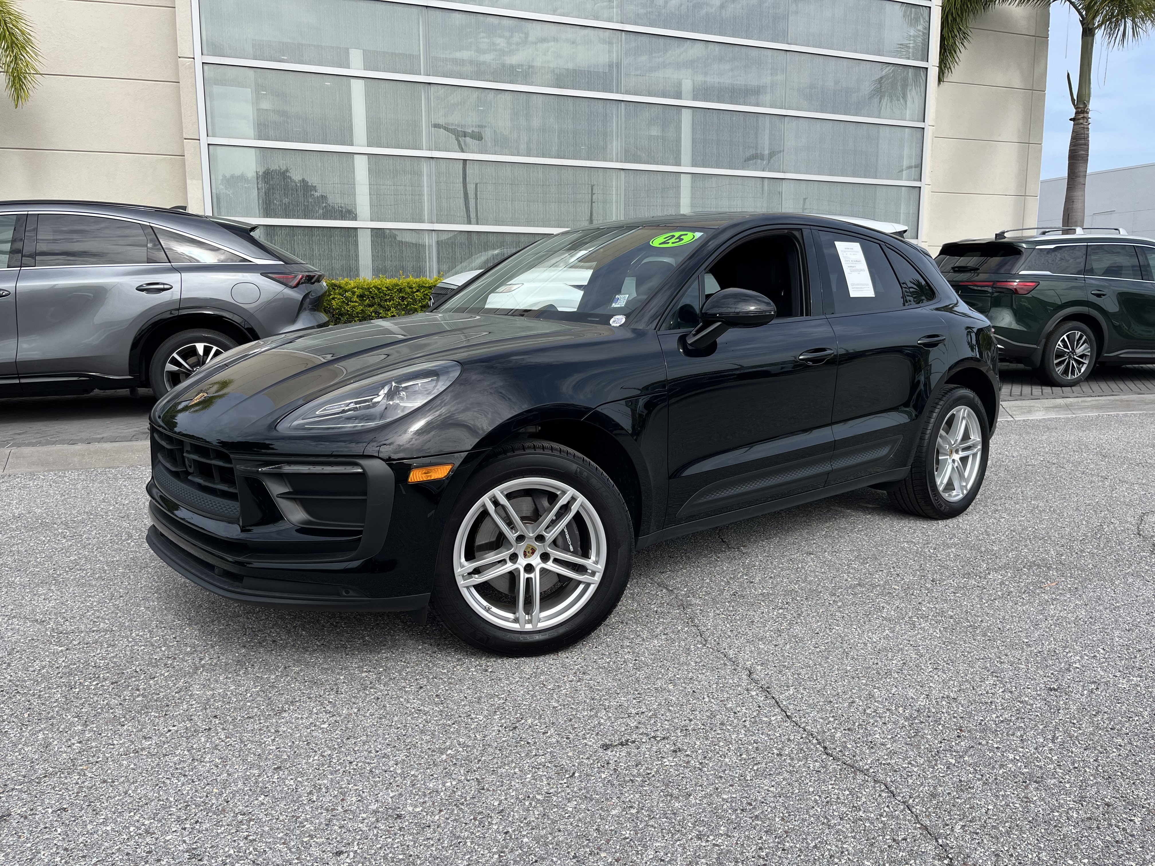 Used 2025 Porsche Macan AWD/4WD image 1