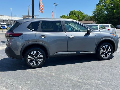 Used 2022 Nissan Rogue SV FWD image 9