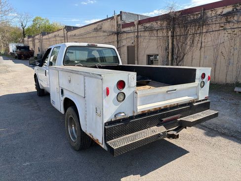 Used 2006 Ford F350 XL image 9