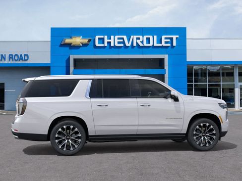 New 2025 Chevrolet Suburban High Country AWD/4WD image 5