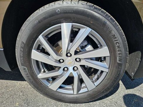 Used 2024 Chevrolet Equinox Premier image 9