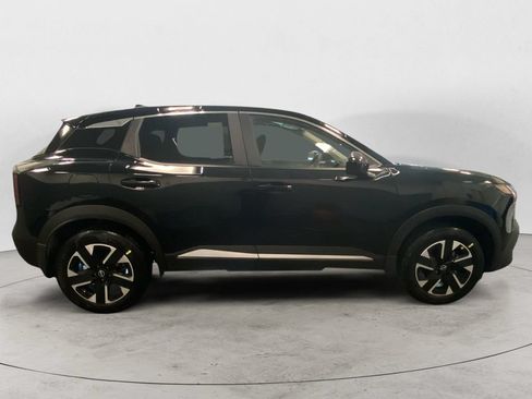 Used 2025 Nissan Kicks SV AWD/4WD image 7