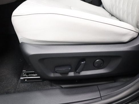 New 2025 Mitsubishi Outlander AWD image 18