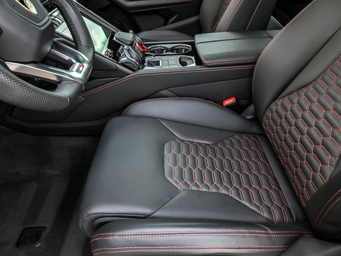 Used 2024 Lamborghini Urus S AWD/4WD image 17